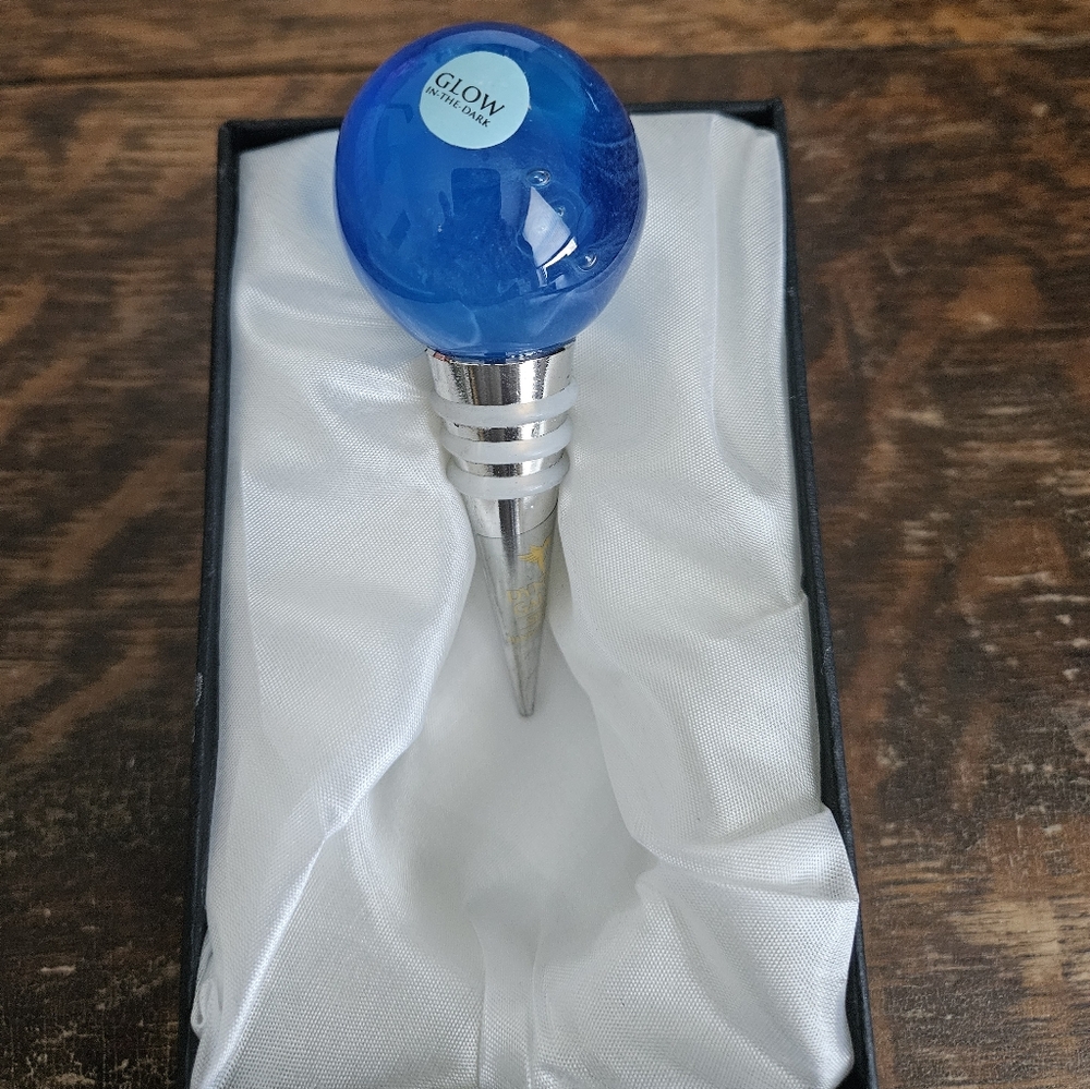 Dynasty Gallery Wine Bottle Stopper Glass New In Box‎ Glow In The Dark
